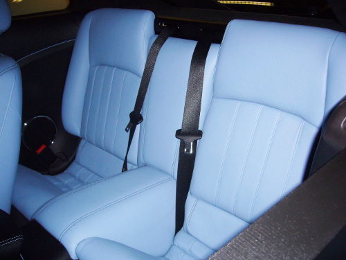 Jaguar XKR Coupé > Sitzflächen schwarz eingefärbt